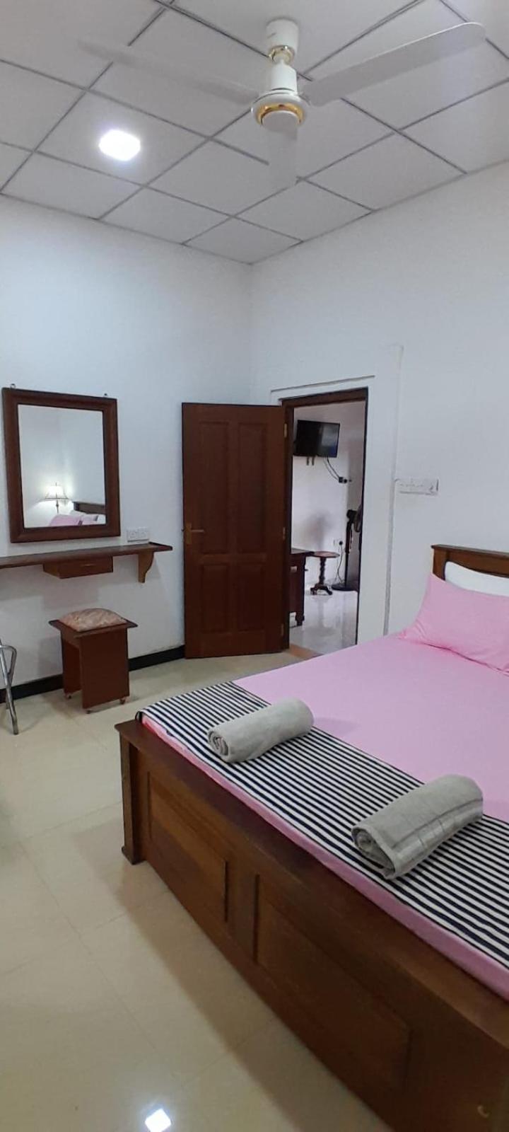 The Max Villa Negombo Oda fotoğraf